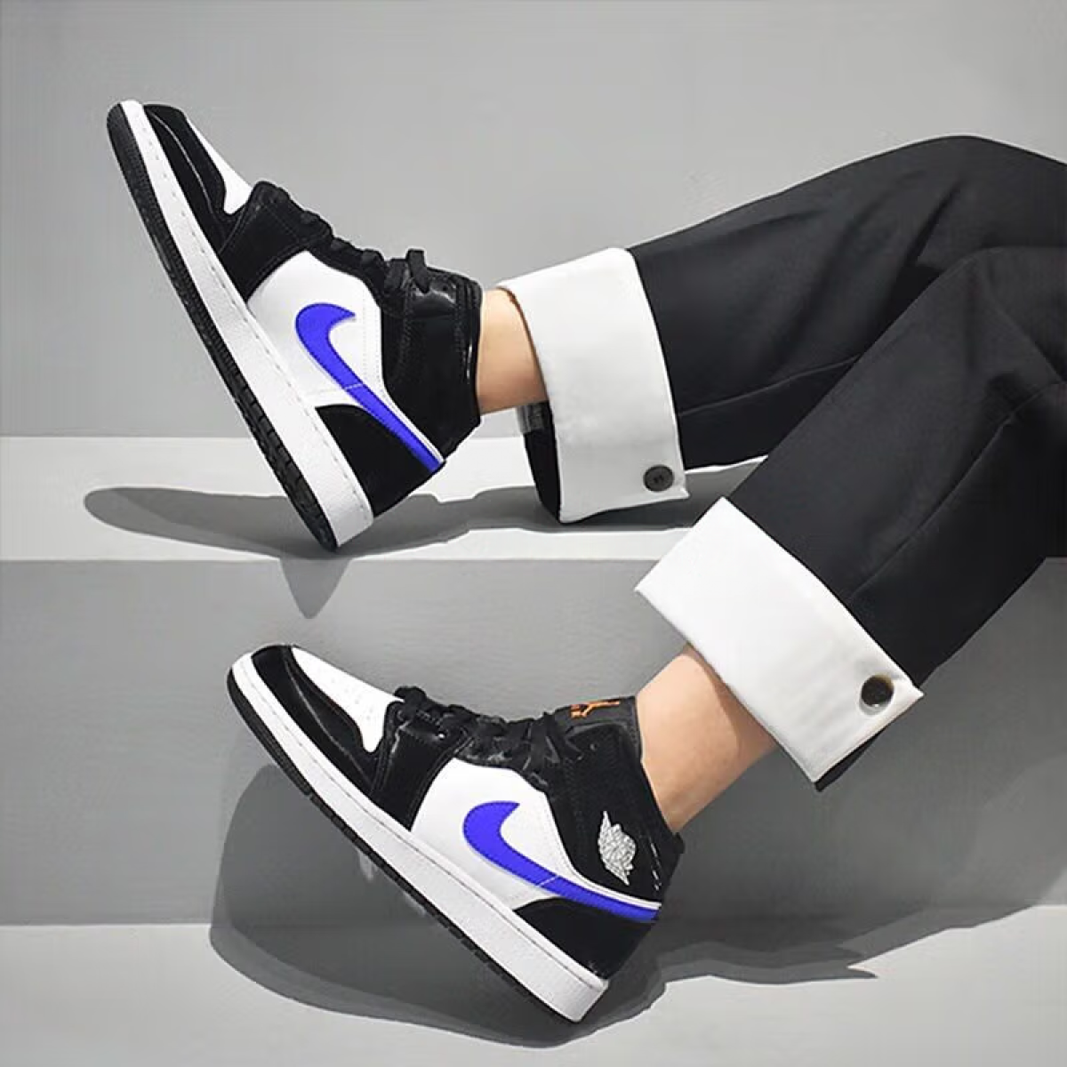 Подростковые кроссовки Jordan 1 Mid Black/Racer Blue/White GS