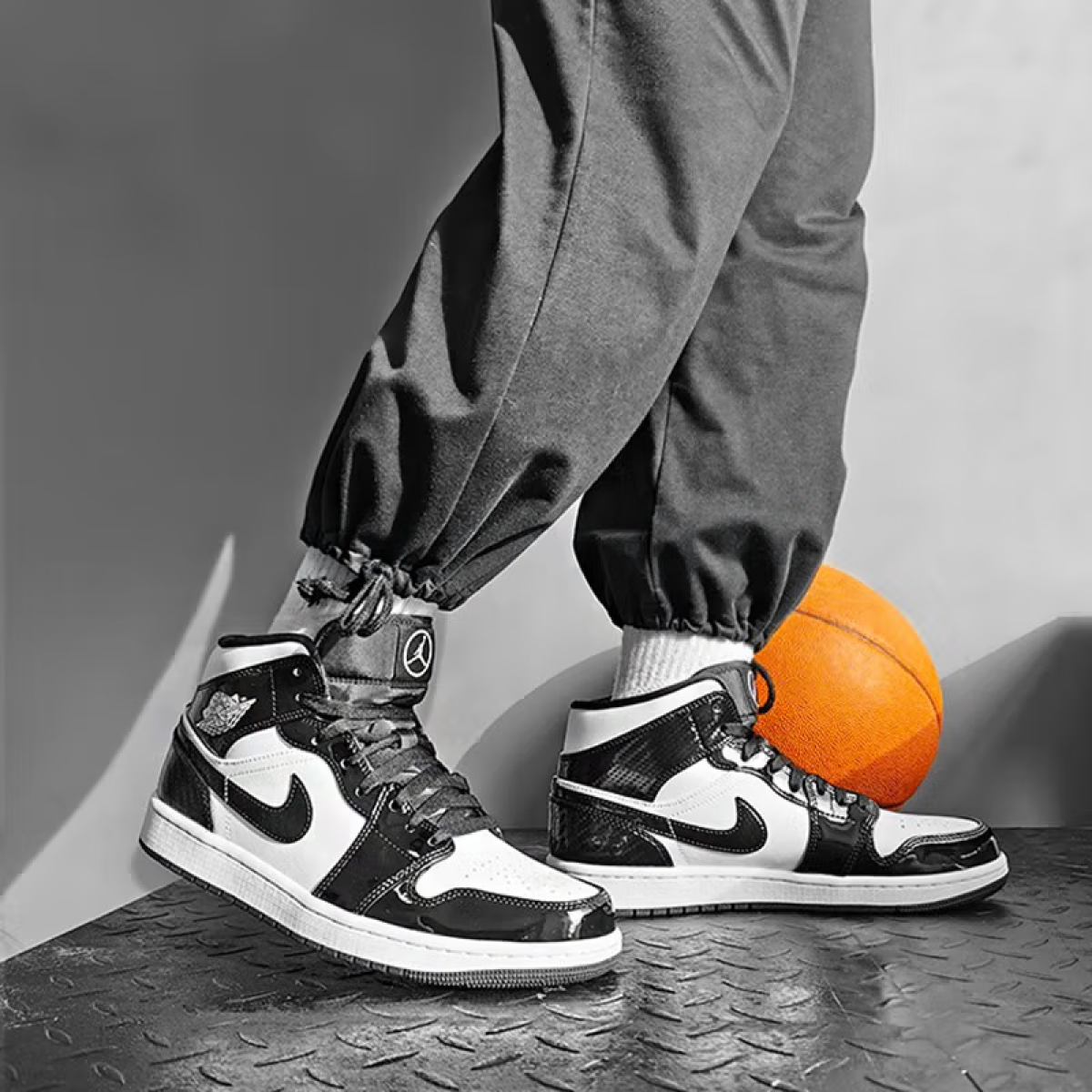 Подростковые кроссовки Air Jordan 1 Mid SE "All-Star Weekend 2021"  Black/White GS