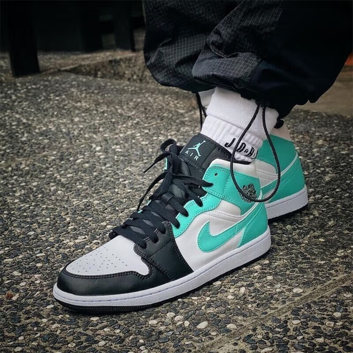 Подростковые кроссовки Jordan 1 Mid Tropical Twist Igloo GS